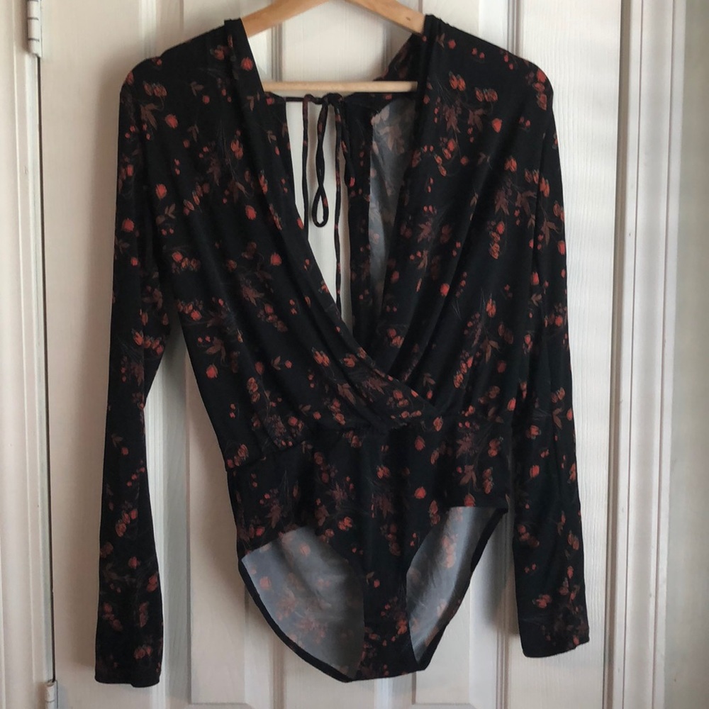 BCBG generation deep V neck bodysuit black multi